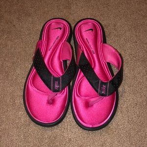 NIKE FLIP FLOPS